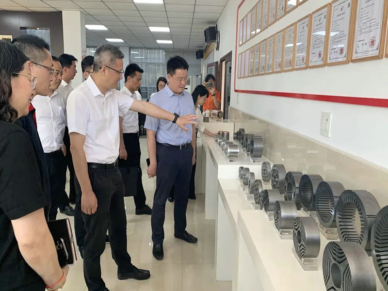 Xu Jianyi titkár Changle Townba ment, hogy vállalati szolgáltatási tevékenységet végezzen, és felkereste a Zhejiang Jufeng Co., Ltd.-t és más vállalkozásokat