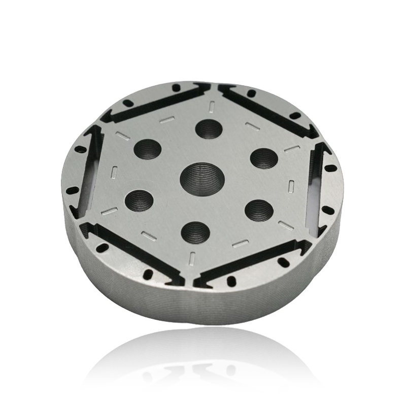 Hogyan befolyásolja az autómotor állórészmagos kialakítása a motor által kibocsátott elektromágneses interferenciát?