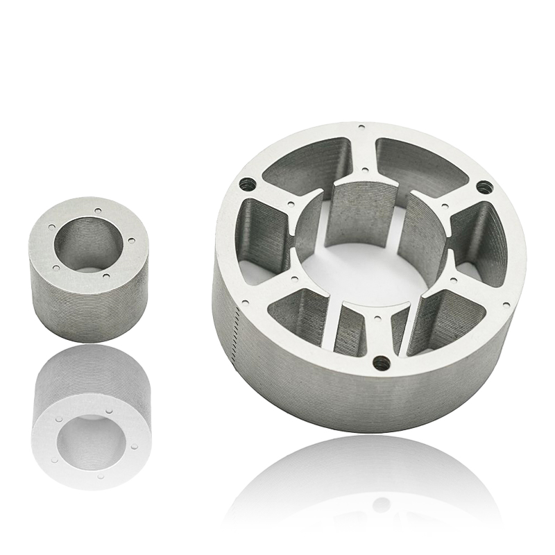 Hogyan működik együtt a vízszivattyú motor állórésze és a forgórész magja a hűtőrendszerekkel, például a folyadék- vagy léghűtéses házakkal, hogy fenntartsák az optimális hőmérséklet-egyensúlyt intenzív működés közben?