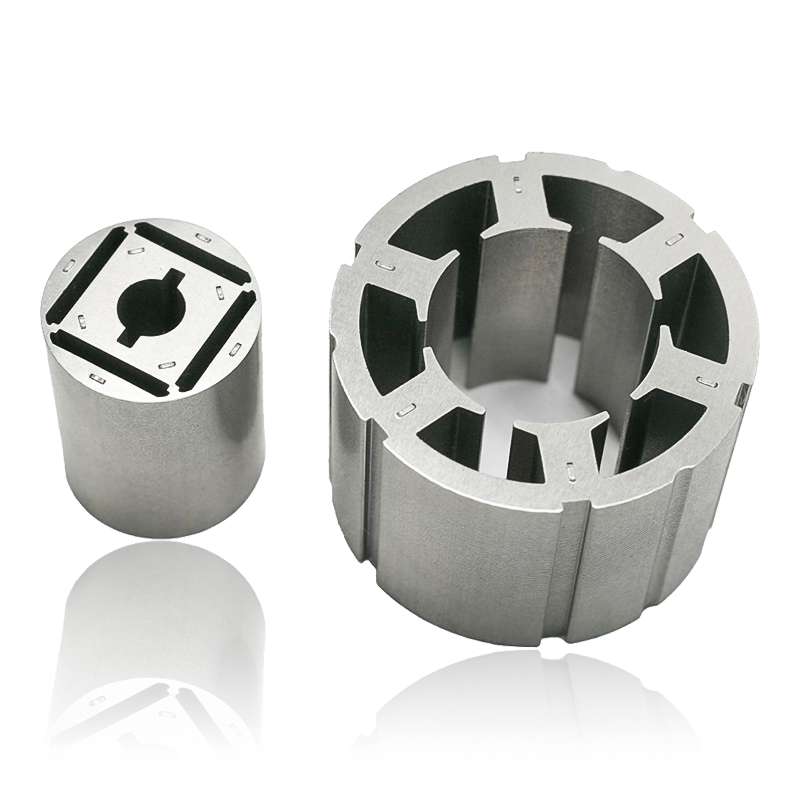 Hogyan befolyásolja az autómotor állórész- és forgórészmagjaiban a laminálás vastagsága az örvényáram-veszteséget és a hőteljesítményt?